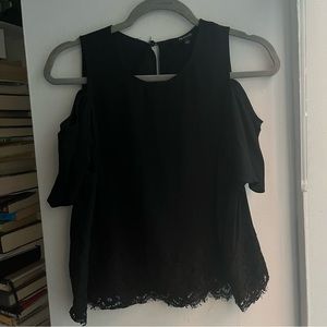 {Madewell} 🔷 Silk lace cold shoulder top